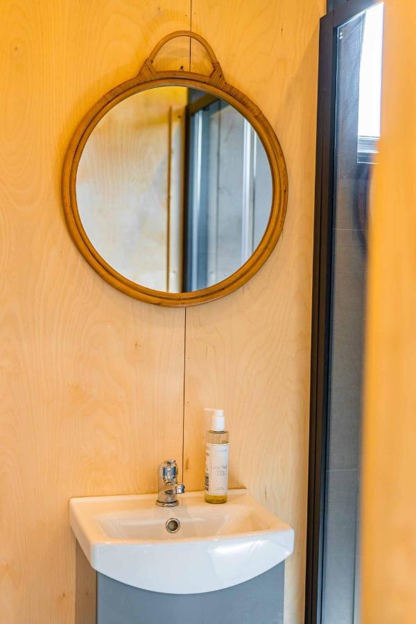 Oaklane Glamping Cabins Кенмар Экстерьер фото